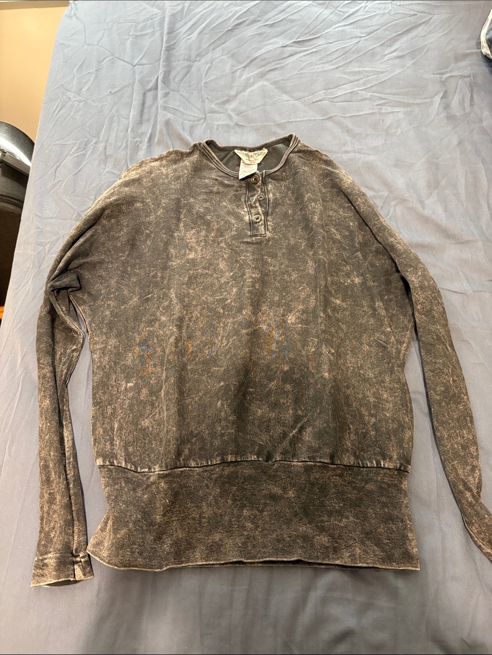 Vintage-Style Mineral Wash Long Sleeve Henley Tee - Black